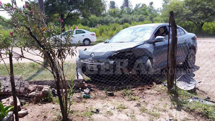 Video Conductor perdioacute el control de su auto y casi entra en una vivienda