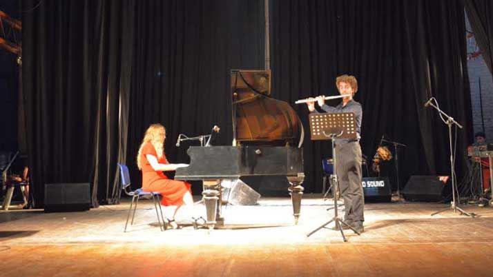 El Renzi tuvo una noche especial con muacutesica claacutesica y folklore