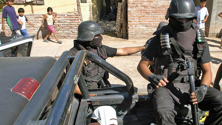 Dos depravados ultrajaban sexualmente golpeaban y hambreaban a sus dos hermanas