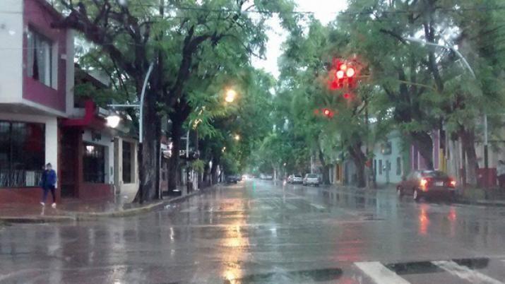 Santiago vive un domingo gris y con lluvias