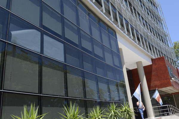 Indagan a ex policiacutea que abusoacute de su hijastra y que tiene como antecedente un homicidio