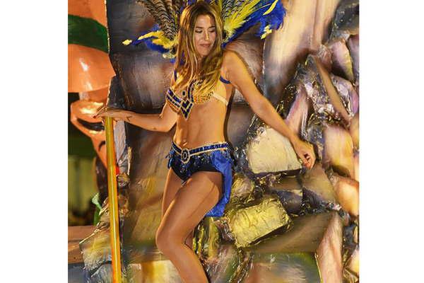 Jimena Baroacuten en una carroza