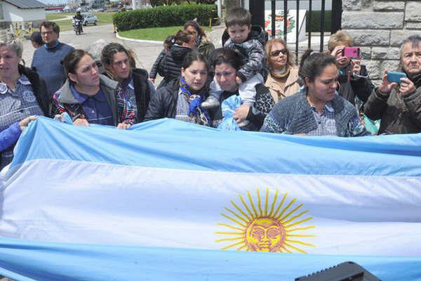 Familiares de tripulantes del ARA San Juan cuestionaron la comunicacioacuten de la Armada