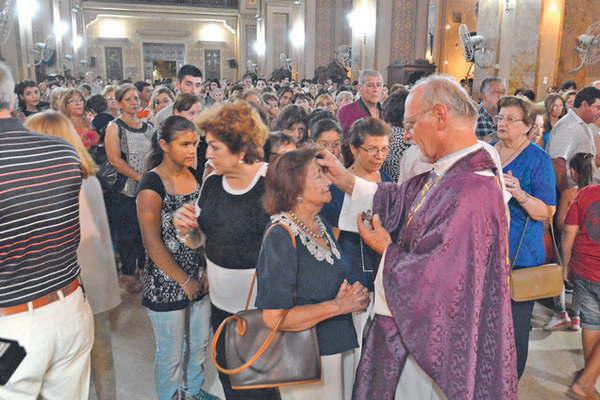 Con el Mieacutercoles de Ceniza la Iglesia catoacutelica  iniciaraacute mantildeana el tiempo de Cuaresma