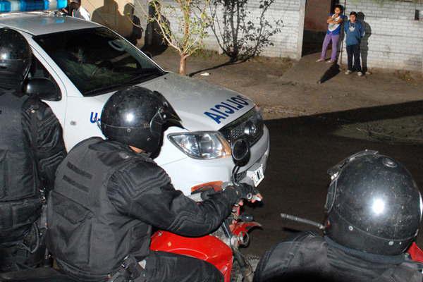 Por un celular apuntildealoacute a su esposa y desfiguroacute al hijo adolescente de 13 antildeos