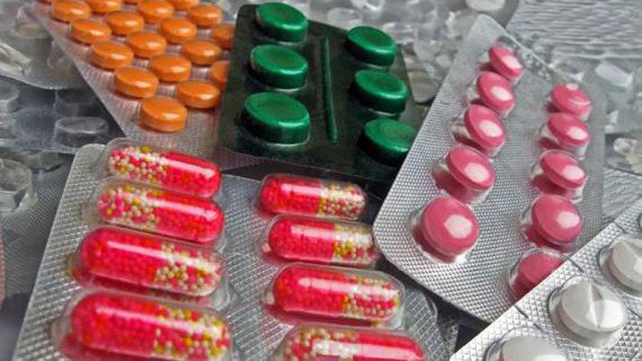 Rescatan a un joven de 18 antildeos que tomoacute varios bliacutesters de pastillas