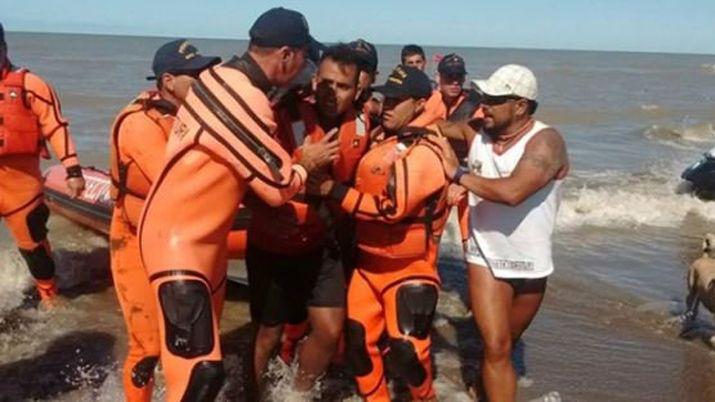 Hallaron a un kayakista que flotoacute a la deriva durante dos diacuteas