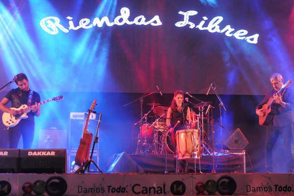 Peteco Carabajal  maacutes iacutentimo que nunca 