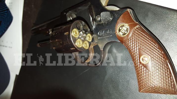 Denuncian a policiacutea por amenaza de muerte a un particular