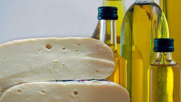 La ANMAT prohiacutebe el consumo de un queso cremoso y un aceite de oliva
