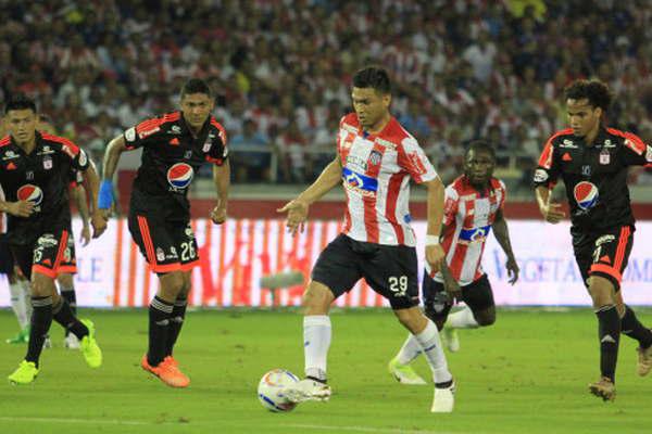 Junior y Guaraniacute comienzan a definir quieacuten seraacute rival de Boca en el Grupo 8