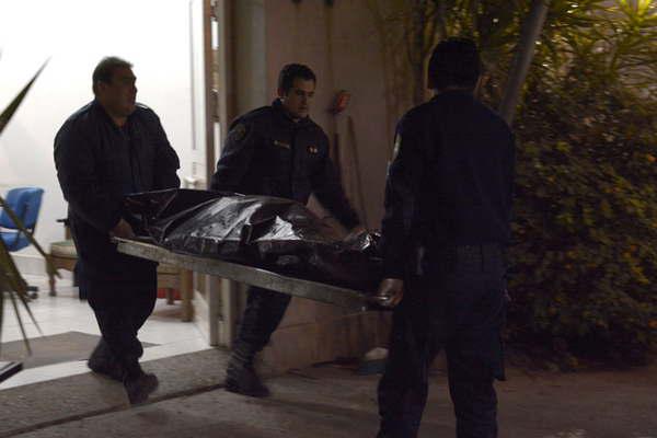 Halloacute a su suegro sin vida sobre la cama en el interior de su habitacioacuten