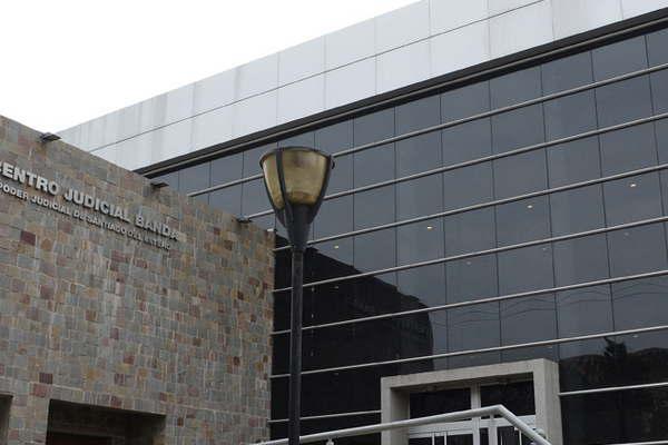 Sujeto que habriacutea abusado de hijastras pasaraacute 15 diacuteas preso