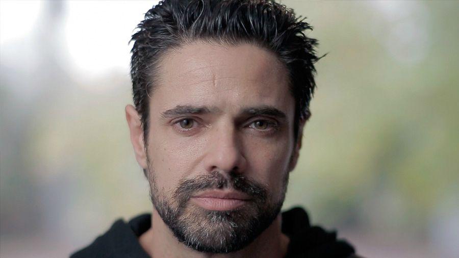 Luciano Castro mostroacute su lomazo en una campantildea de ropa interior