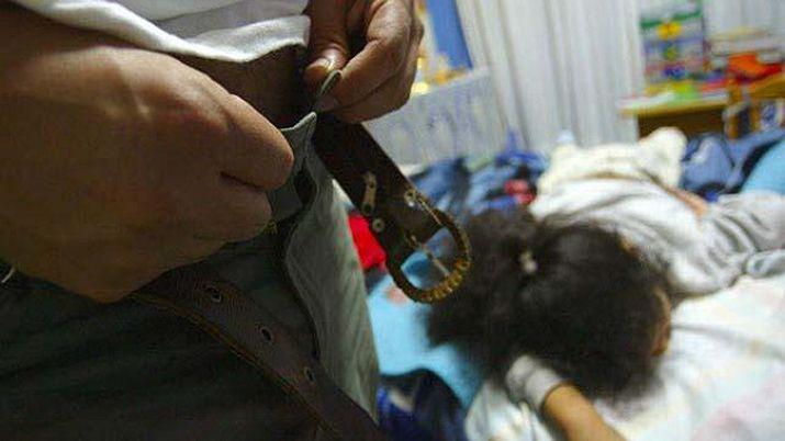 Denuncioacute que su marido abusoacute de la hija de 11 antildeos