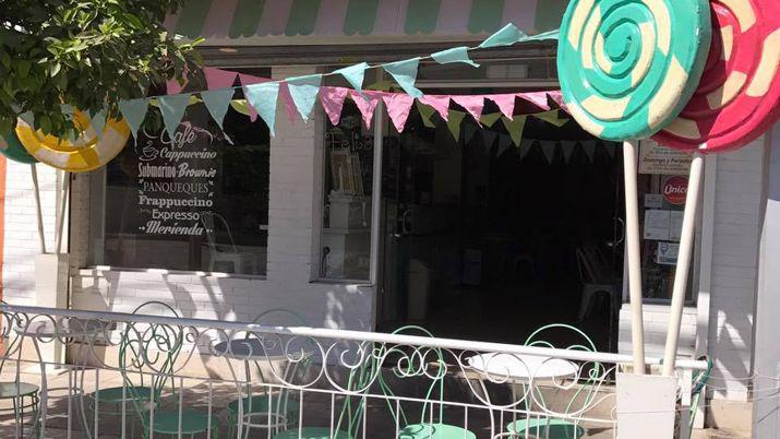 Roboacute dinero y un celular en una heladeriacutea y quedoacute grabado