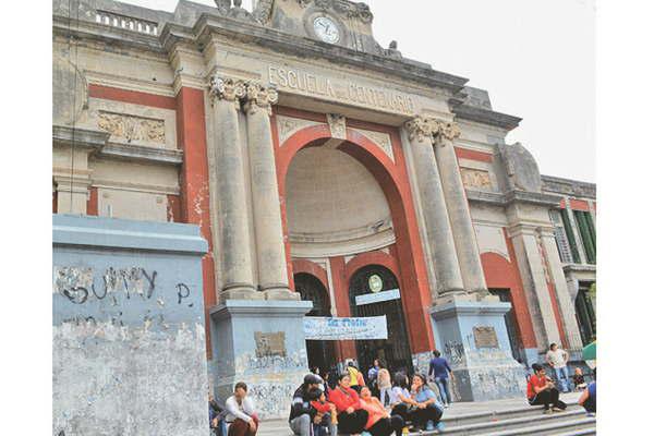 El Colegio Centenario comenzoacute a mudarse para su restauracioacuten