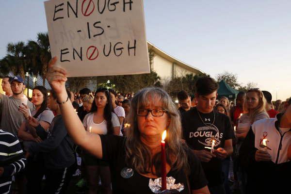 Reclaman mayor control de armas luego de la matanza