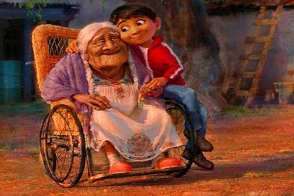Una peliacutecula que brinda un homenaje a la familia a Meacutexico y al arte en general