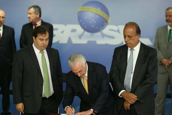 Michel Temer intervino Riacuteo de Janeiro con las fuerzas armadas