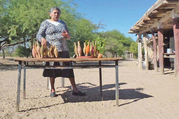 En lo profundo del monte vive una alquimista de los colores de las telas loretanas