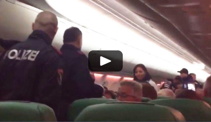 VIDEO  Se pelearon por flatulencias en pleno vuelo
