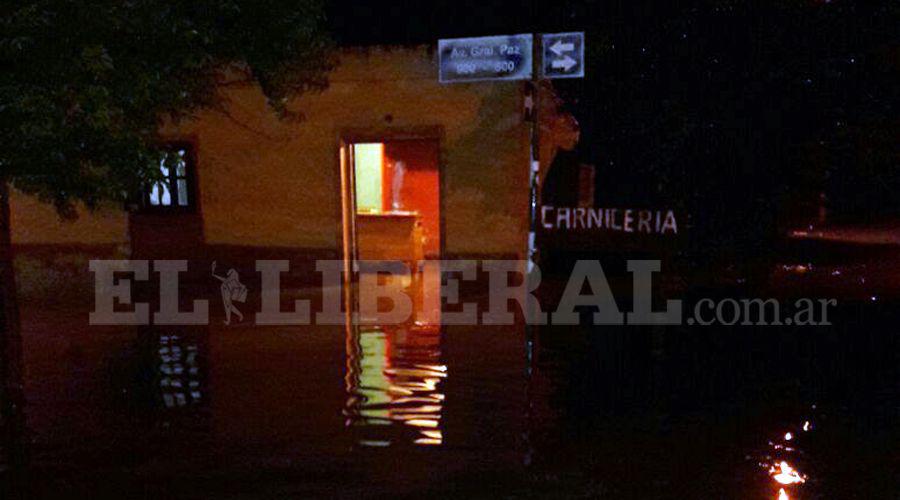 Pampa de los Guanacos bajo el agua por una torrencial lluvia