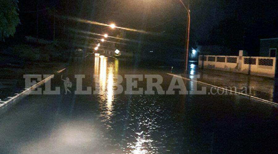 Pampa de los Guanacos bajo el agua por una torrencial lluvia