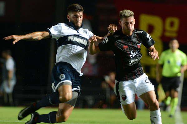 Coloacuten fue efectivo y superoacute a Gimnasia 