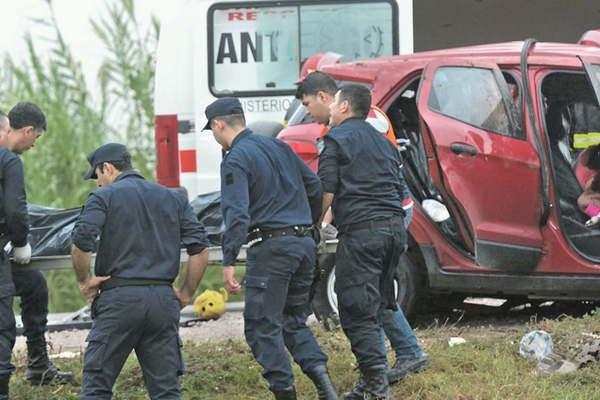 Dos mujeres mueren tras chocar la camioneta en que viajaban contra un colectivo sobre la ruta 34 