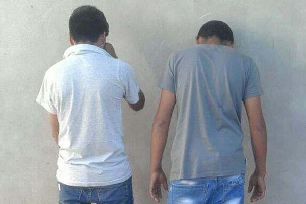 Dos adolescentes fueron apresados por robar un celular