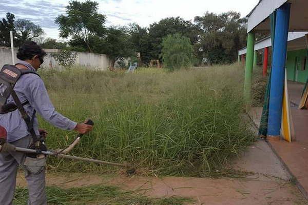 Municipales realizan intensas tareas  de limpieza en San Pedro de Guasayaacuten