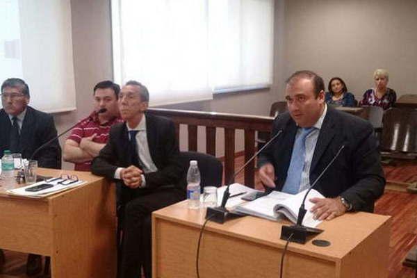 Discutioacute con un joven y lo asesinoacute de una puntildealada en el toacuterax 