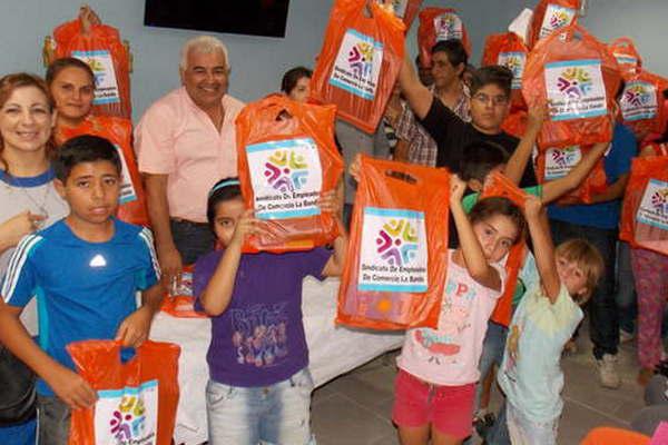 El sindicato mercantil entregaraacute kits escolares a los hijos de sus afiliados