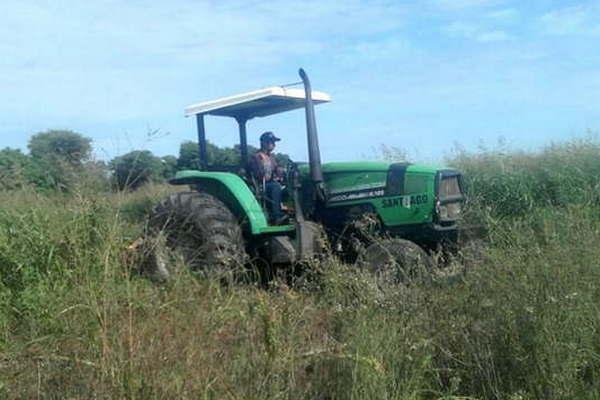 La comisioacuten municipal de Cantildeada Escobar inicioacute el laboreo de campos 