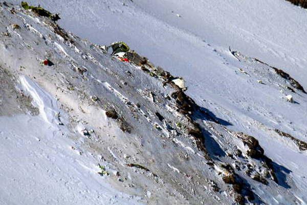 Encontraron en el monte Dena los restos del avioacuten iraniacute