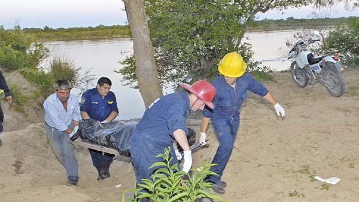 Hallan el cuerpo del joven pescador que se ahogoacute en el riacuteo Dulce