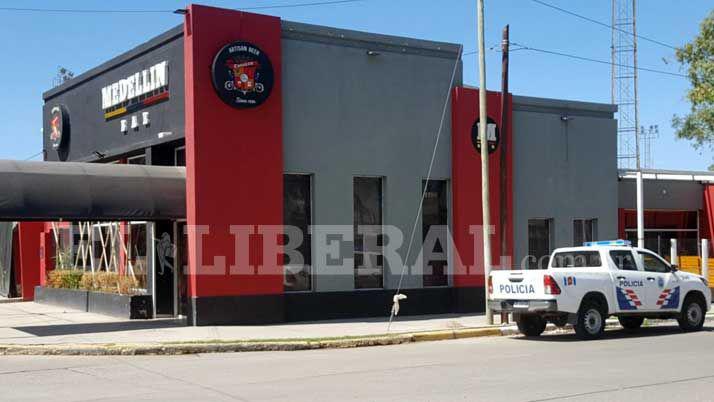 Provocaron destrozos y robaron numerosos elementos del bar ldquoMedelliacutenrdquo