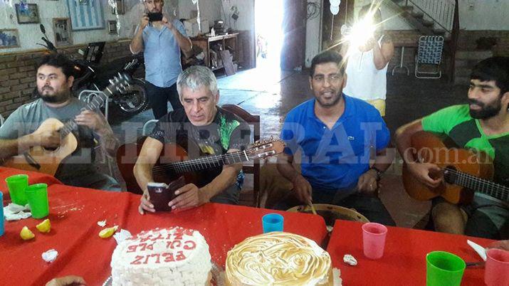 A pleno el cumpleantildeos de Dontildea Zita Carabajal