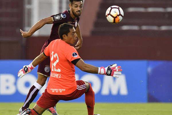 Lanuacutes goleoacute a Sporting Cristal en el sur bonaerense 