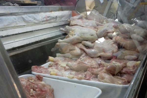 Aumentoacute el precio del pollo a 55 el kilogramo la pechuga a 100 y las milanesas a 90