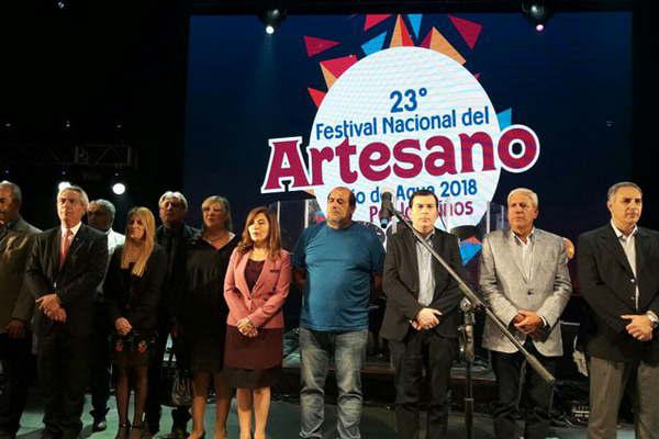El gobernador asistioacute al Festival  del Artesano en Ojo de Agua