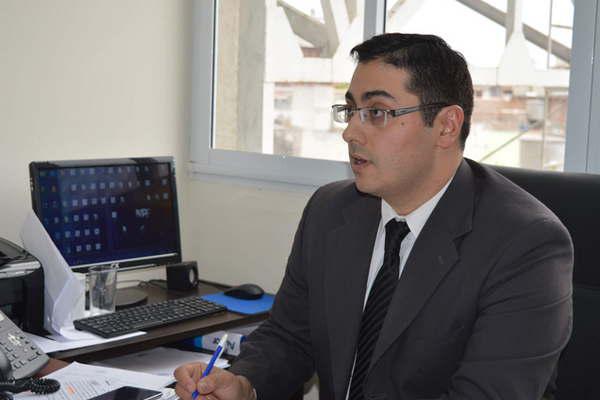 Atacoacute a su vecino con  un hierro en su cabeza  y ahora quedoacute detenido