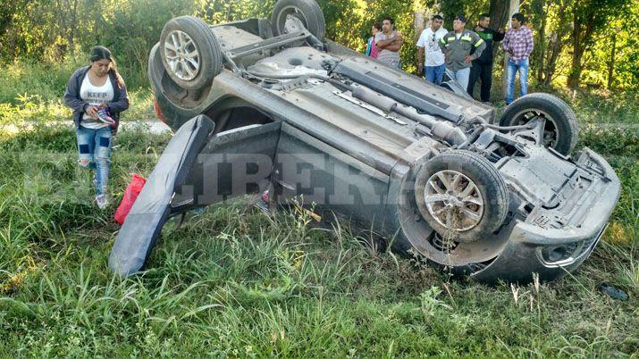 Ruta 9- un auto volcoacute y el conductor quedoacute atrapado