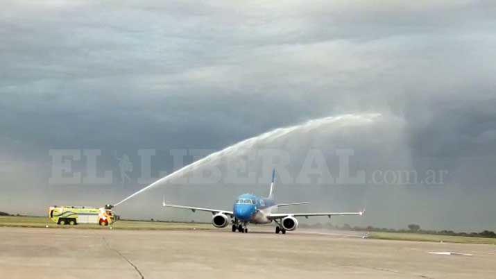 Video- el emocionante recibimiento a un piloto en su uacuteltimo vuelo
