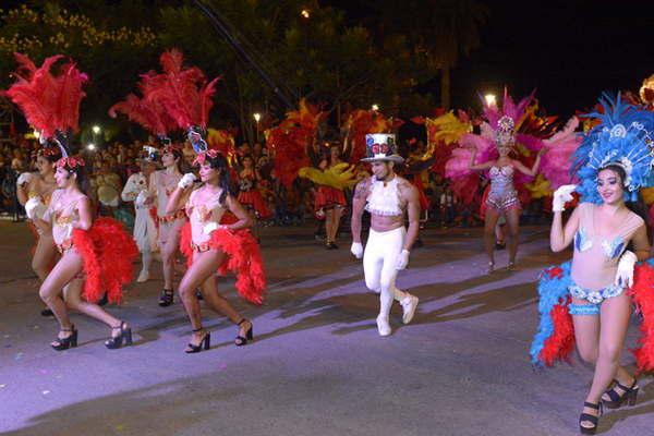 Una multitud disfrutoacute del cierre de los Corsos Santiaguentildeos 2018