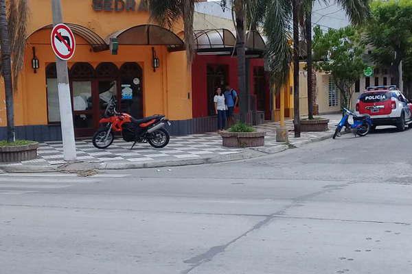 Pidioacute un cigarrillo dinero y fruta en la calle y a cambio recibioacute una mortal herida en el pecho