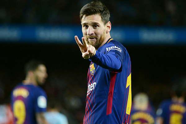 Messi anotoacute dos goles y asistioacute en otro en el Barccedila 
