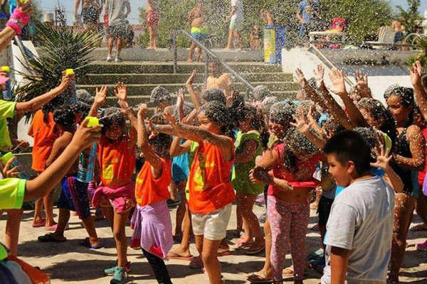 Con juegos y diversioacuten finalizoacute la Multicolonia de Vacaciones 2018