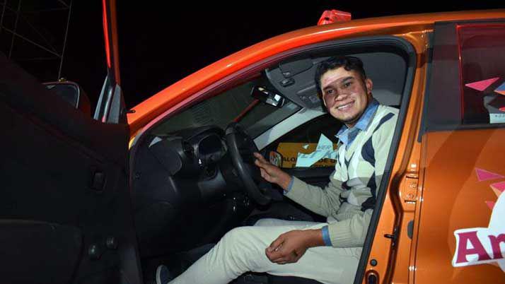 Un artesano ganoacute el 0 km sorteado en el Festival de Ojo de Agua